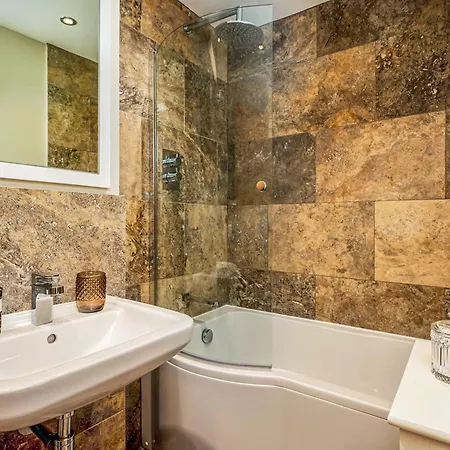 Ridings بيت للعطل